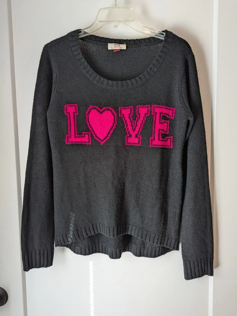 L.E.I. Vtg. Y2K Large Jr. High Low Sweater Black Hot Pink LOVE Preppy Spellout